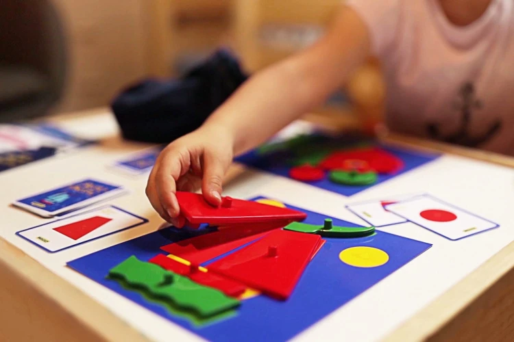 Play&Fun Secret Pocket Poszukiwacz Kształtów gra sensoryczna