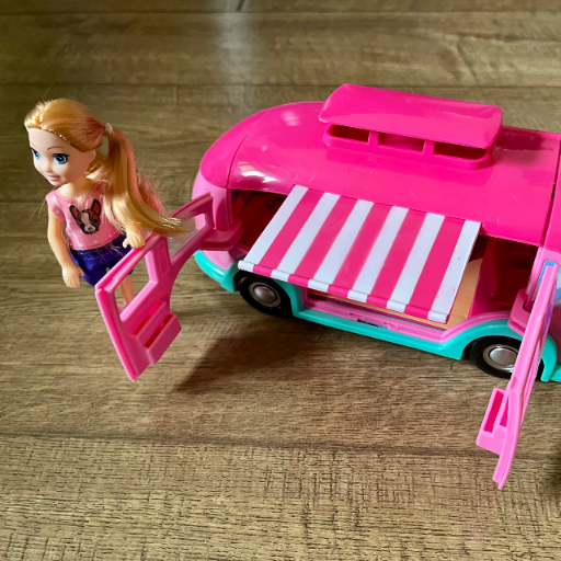 AUTO DLA LALEK, KAMPER LODZIARNIA Z LALKĄ I AKCESORIAMI