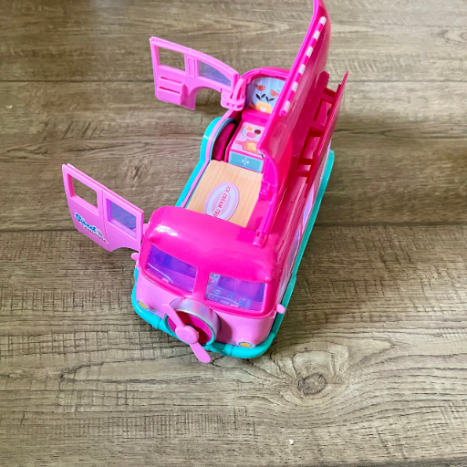 AUTO DLA LALEK, KAMPER LODZIARNIA Z LALKĄ I AKCESORIAMI