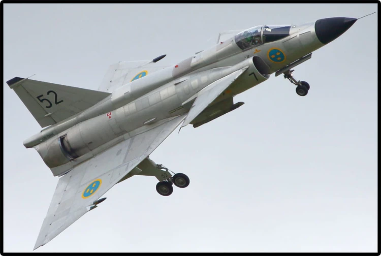 KLOCKI COBI 5915 SAMOLOT Myśliwiec Saab JA 37 Viggen ARMED FORCES 881el.