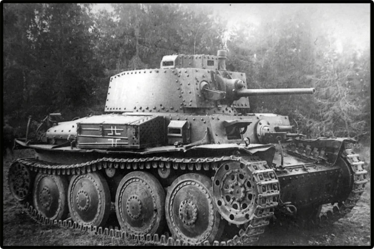 KLOCKI COBI 2666 Czołg PANZER 38(t) lub LT vz.38 HC  WWII 690.el